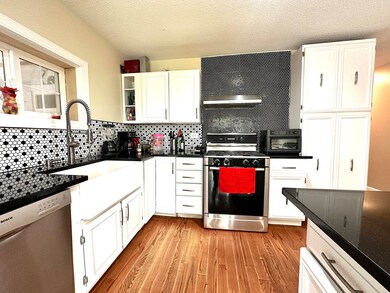 938 Berkley St, Carpentersville, IL 60110 - photo 7