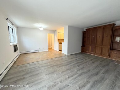 390 Maryland Ave unit 2C, Staten Island, NY 10305 - photo 3