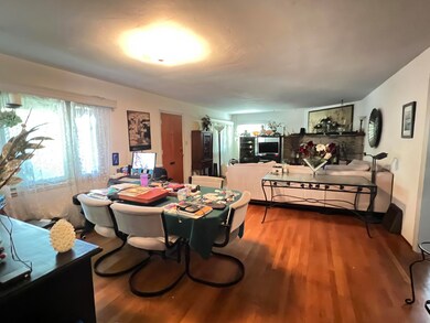 Dining area to living room