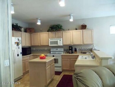 6954 S Newport CT 005