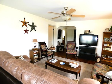 855 Goolsby St, Marion, VA 24354 - photo 5