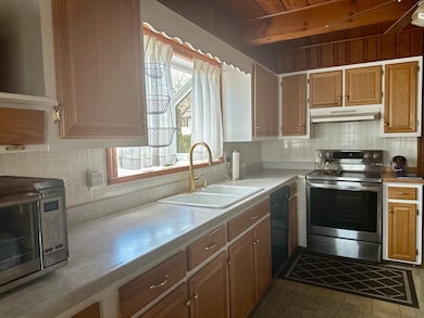 40 Peekskill Ave, Springfield, MA 01129 - photo 3