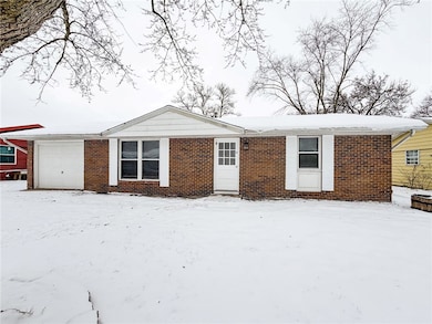 914 W Elizabeth St, Paris, IL 61944 - photo 2