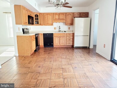 2446 Hyannis Ln, Crofton, MD 21114 - photo 4