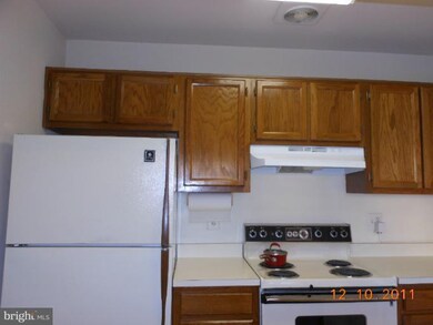 13 Sparrow Valley Ct, Montgomery Village, MD 20886 - photo 4