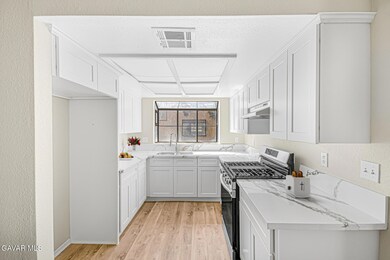 427 W Avenue j5 unit 3, Lancaster, CA 93534 - photo 6