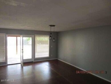 Living Room (2)-640