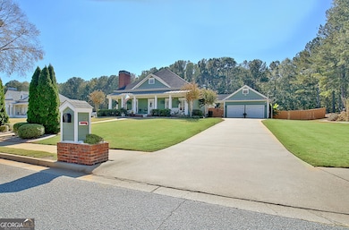 Detached garage on quiet cul de sac street