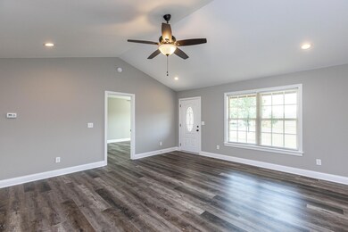 424 Cresthill Dr, Harrodsburg, KY 40330 - photo 4