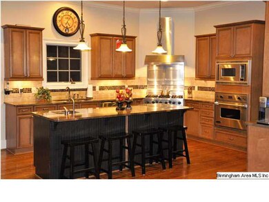 Open gourmet kitchen with Viking appliances and Su