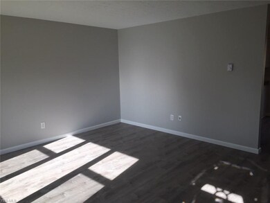 647 Hollywood Ave, Sheffield Lake, OH 44054 - photo 4