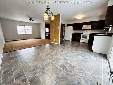 274 Pine Cir, Dunbar, WV 25064 - photo 5