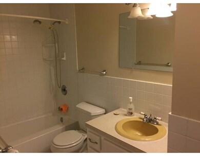 4 Williamsburg Ct unit 14, Shrewsbury, MA 01545 - photo 2