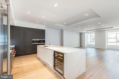 2108 10 Walnut St unit 401, Philadelphia, PA 19103 - photo 3