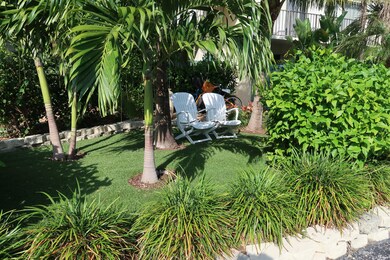 PRIVATE FRONT SEATING AREA
