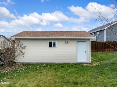 2305 29th St W, Williston, ND 58801 - photo 5