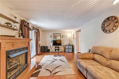 Living Room *working gas fireplace*