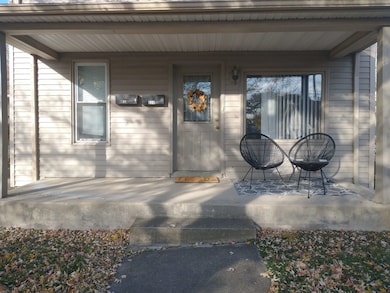 320 E 13th St unit A, Lockport, IL 60441 - photo 2