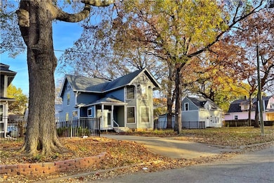 1021 26th St, Des Moines, IA 50311 - photo 2