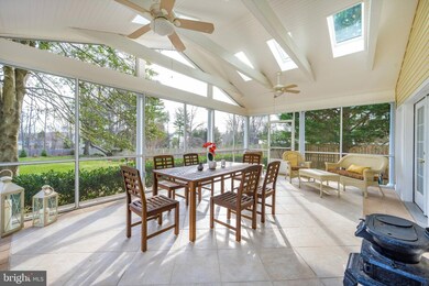 10805 Rock Run Dr, Potomac, MD 20854 - photo 4