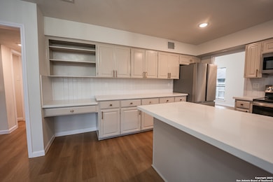 Plus built-in desk area