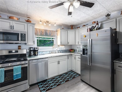 103 Stevens Dr, Dunbar, WV 25064 - photo 6