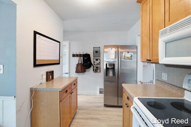 Kitchen Photo 2