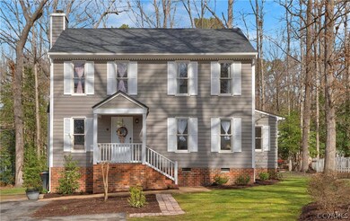 View of front of house featuring a front yard