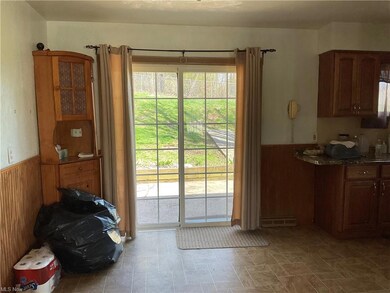 15922 Vale St, East Liverpool, OH 43920 - photo 4