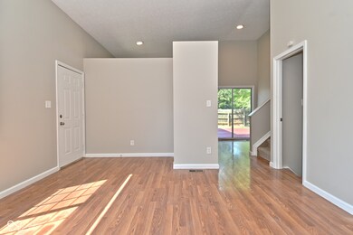 8454 Saxon Ct, Columbus, IN 47201 - photo 5