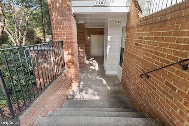 1361 Garden Wall Cir unit 701, Reston, VA 20194 - photo 2