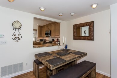 007-Dining_Room-1991269-large