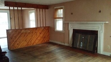 1324 Allen St, Springfield, MA 01118 - photo 3