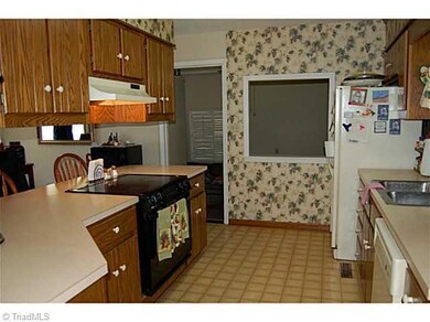 247 Sawyersville Rd, Asheboro, NC 27205 - photo 2