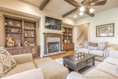 Huge living area for family gatherings, great stor