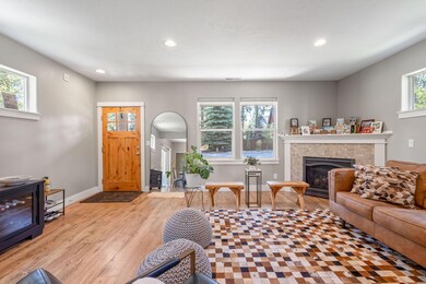 952 E Timber Pine Dr