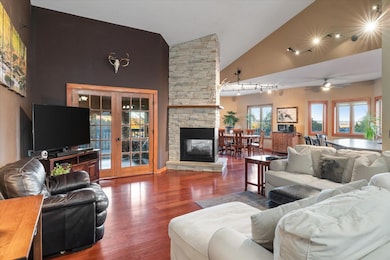 26-726 N 4th St La Crescent-09856