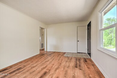 136 Haywood TV-8