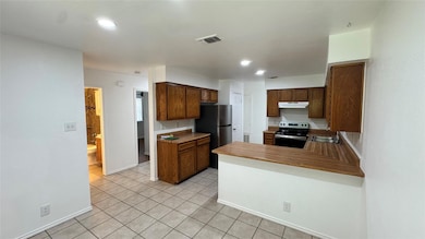1304 Conway Dr unit B, San Marcos, TX 78666 - photo 5