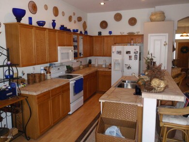 Kitchen with Breakfast Bar