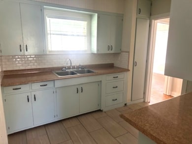 312 Prospect Dr unit B, Trinity, TX 75862 - photo 4