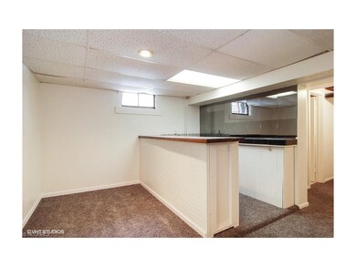 Big bar for entertaining guest !