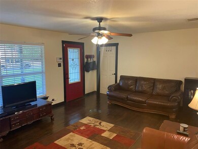 1015 N Howeth St, Gainesville, TX 76240 - photo 7