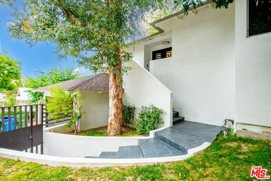 5005 Calderon Rd, Woodland Hills, CA 91364 - photo 2