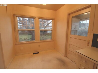 820 W 9th St, the Dalles, OR 97058 - photo 6