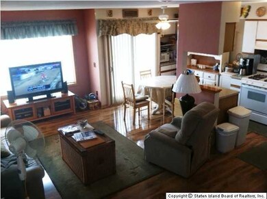 22 Simmons Ln, Staten Island, NY 10314 - photo 2