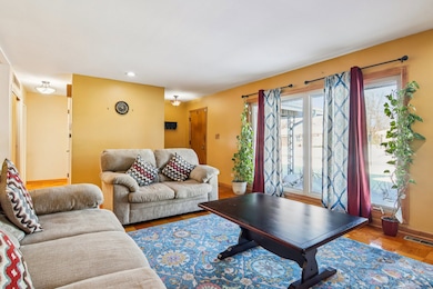 231 Tower Ln, Elk Grove Village, IL 60007 - photo 7