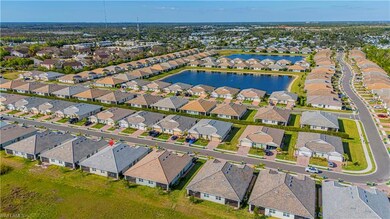 Birds eye view of property featuring a residential