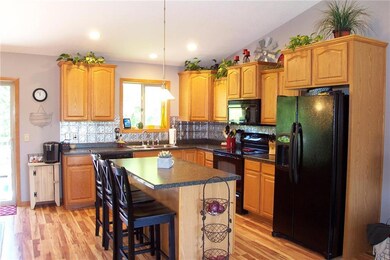 Sizable kitchen island to spread out the appetizer