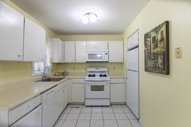 34 Farmland Rd unit C, Lowell, MA 01850 - photo 3